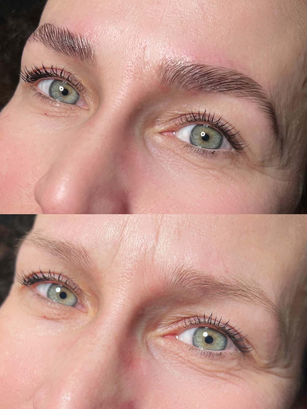 Augen einer lächelnden Person, dichtes Brauenhaar oben, dünner unten, grüne Augen, Nahaufnahme.